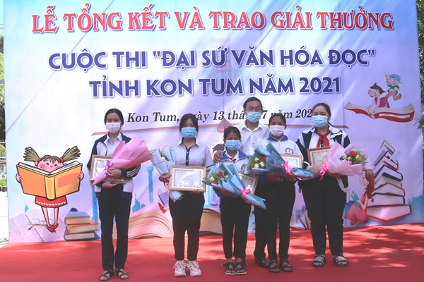 Trao giải Cuộc thi “Đại sứ Văn hóa đọc” năm 2021 - Anh 1