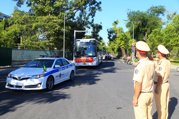 TT-Huế: 127 cán bộ và sinh viên ngành y lên đường hỗ trợ TP. Hồ Chí Minh chống dịch - Anh 2
