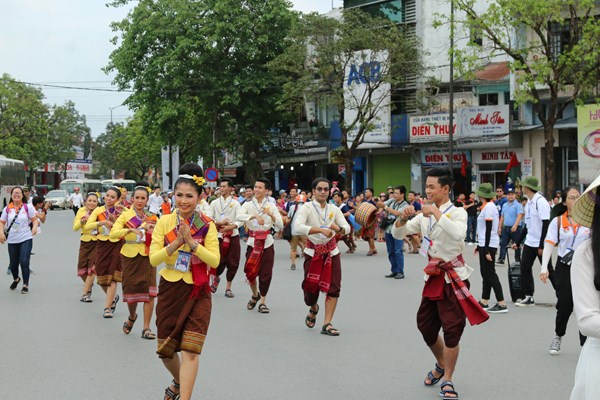 TT-Huế: Phát triển du lịch thành ngành kinh tế mũi nhọn - Anh 1