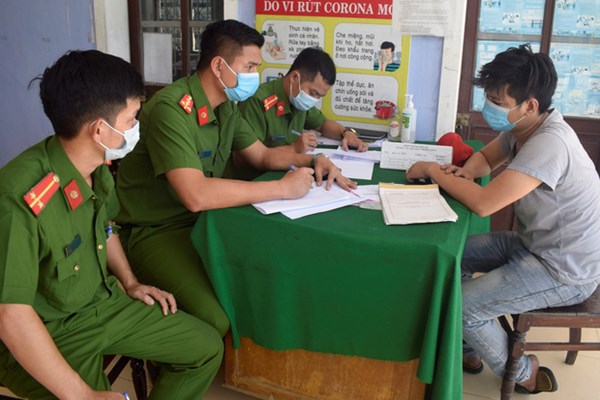 TT- Huế: Nguy cơ lây lan dịch bệnh từ việc lái xe khai báo gian dối - Anh 2