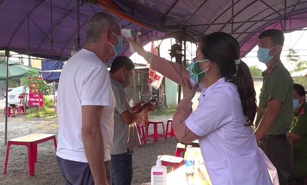 Quảng Nam yêu cầu người dân không ra Đà Nẵng, hạn chế tập trung đông người - Anh 1