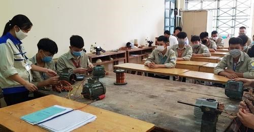 Đổi mới hình thức tuyên truyền, phổ biến giáo dục pháp luật trong các cơ sở giáo dục nghề nghiệp - Anh 1