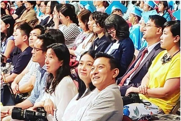 60 tuổi, Lưu Đức Hoa vẫn giữ vững phong độ 