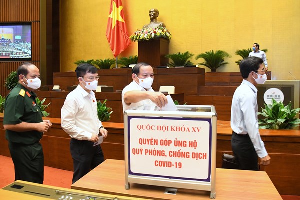 Đại biểu Quốc hội quyên góp ủng hộ Quỹ vắc-xin phòng, chống Covid-19 - Anh 3