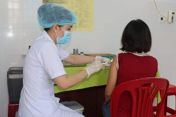 Tiêm trộn 2 loại vắcxin phòng Covid-19 có đáng ngại? - Anh 1