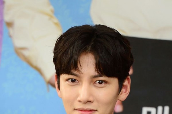 Nam tài tử Ji Chang Wook xác nhận dương tính với Covid-19 - Anh 1