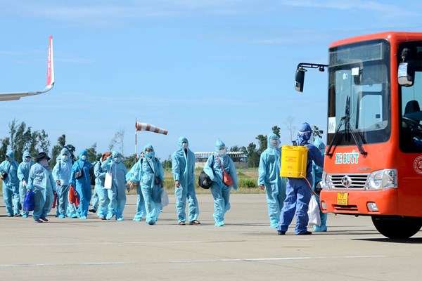 Huế đón 239 công dân trở về  từ TP.Hồ Chí Minh - Anh 2