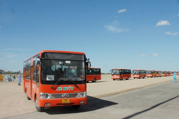 Huế đón 239 công dân trở về  từ TP.Hồ Chí Minh - Anh 5