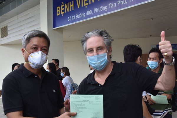 Bệnh nhân Covid-19 nặng xuất viện: Luôn lạc quan tin tưởng y bác sĩ - Anh 1