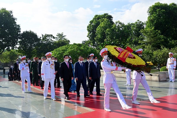 Lãnh đạo Đảng, Nhà nước tưởng niệm các anh hùng liệt sĩ - Anh 1