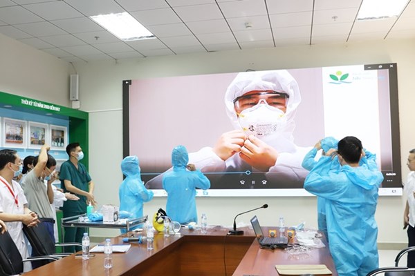150 y bác sĩ, kỹ thuật viên bệnh viện tuyến Trung ương tiếp tục lên đường tham gia chống dịch tại TP HCM - Anh 2
