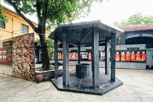 Trưng bày trực tuyến Thắp lửa yêu thương: Khát vọng và niềm tin giữa địa ngục trần gian - Anh 1