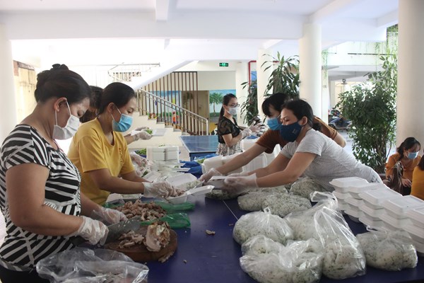 “Bếp ăn 0 đồng” của các thầy cô tiểu học - Anh 2