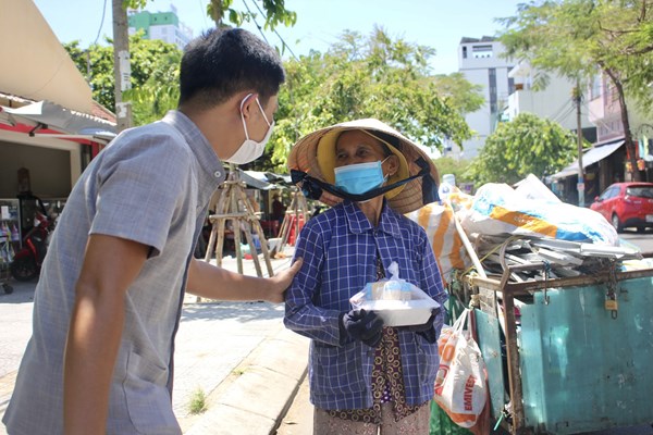“Bếp ăn 0 đồng” của các thầy cô tiểu học - Anh 1
