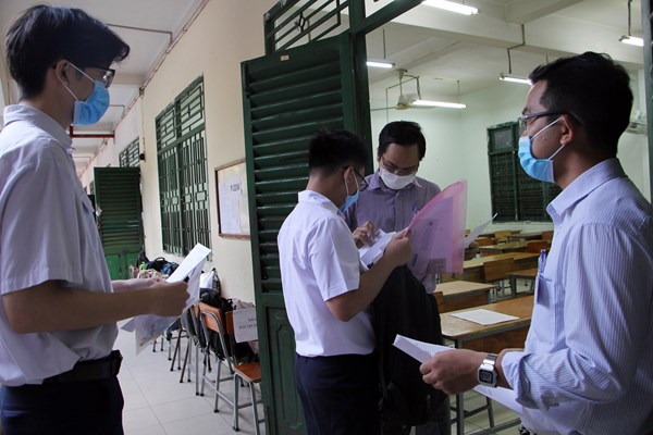 Bộ GD&ĐT bổ sung đối tượng được đặc cách xét công nhận tốt nghiệp - Anh 1