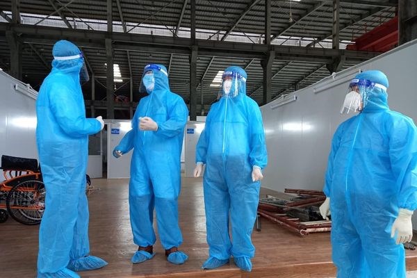 Bộ Y tế khảo sát, gấp rút thành lập Trung tâm hồi sức tích cực Covid-19 tại TP.HCM - Anh 1