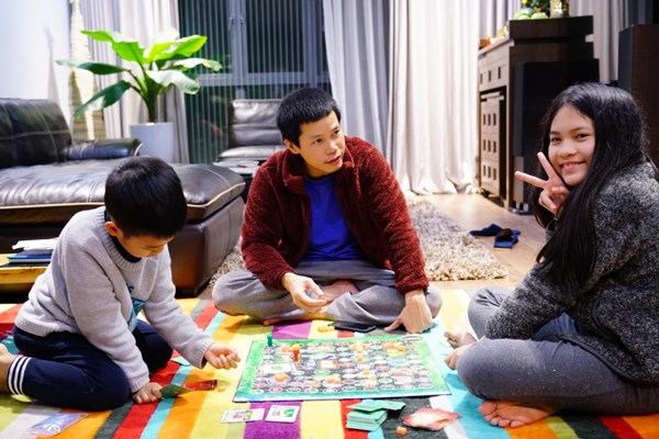 Cha mẹ - bạn đồng hành giúp con trẻ vượt qua đại dịch - Anh 1