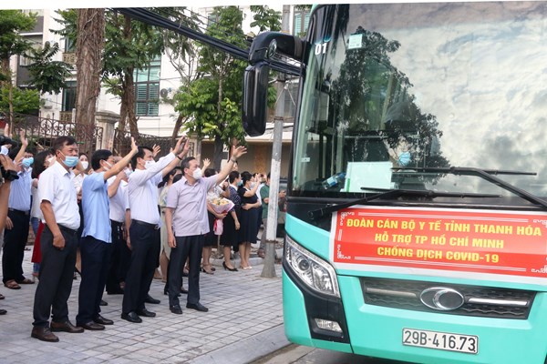 Tỉnh Thanh Hóa tiếp tục cử thêm 50 y, bác sĩ vào TP Hồ Chí Minh và tỉnh Bình Dương chống dịch - Anh 2