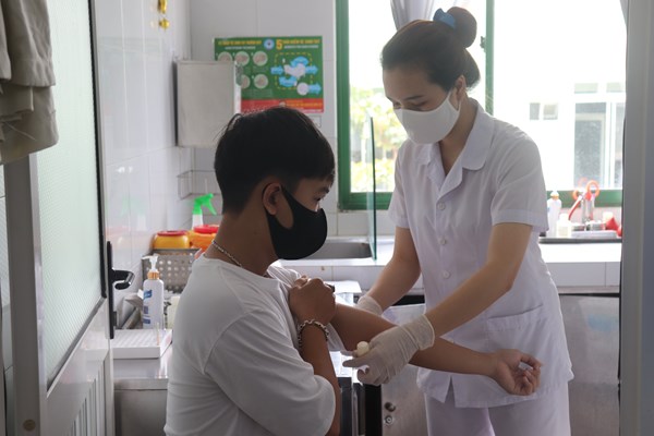 Đà Nẵng:  Triển khai tiêm vắc-xin phòng Covid-19 AstraZeneca mũi 2 - Anh 1