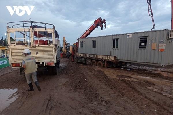 Bệnh viện dã chiến quy mô lớn đang được xây dựng ở Hà Nội - Anh 6