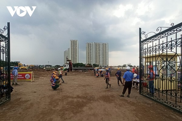 Bệnh viện dã chiến quy mô lớn đang được xây dựng ở Hà Nội - Anh 7