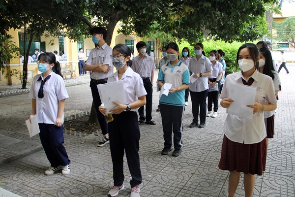 Bộ GD&ĐT điều chỉnh lịch tuyển sinh và hướng dẫn xét tuyển đặc cách tốt nghiệp - Anh 1