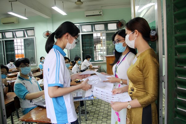 Bộ GD&ĐT điều chỉnh lịch tuyển sinh và hướng dẫn xét tuyển đặc cách tốt nghiệp - Anh 2