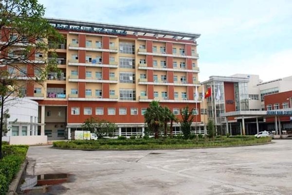 4 nhân viên mắc Covid-19, tạm phong tỏa một bệnh viện ở Quảng Nam - Anh 1