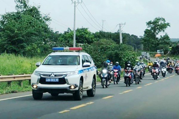 Nghĩa tình dọc đường hồi hương - Anh 1