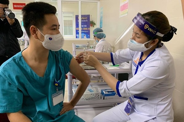 Phân bổ, tổ chức tiêm vaccine để đạt miễn dịch cộng đồng trong thời gian sớm nhất tại khu vực TPHCM - Anh 1
