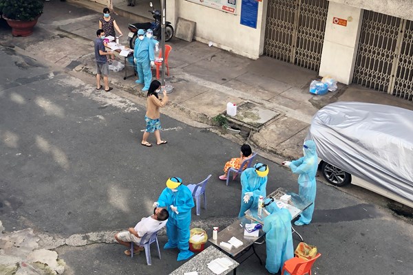 Tiếp tục giãn cách xã hội 14 ngày: TP.HCM kiểm soát nghiêm ngặt, “ai ở đâu ở đấy” - Anh 2