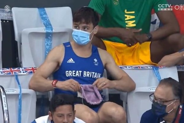 Nhà vô địch nhảy cầu Olympic chia sẻ mình có biệt tài… đan len - Anh 1