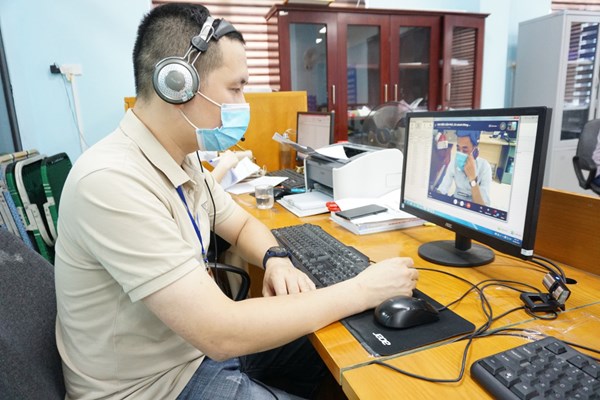 Xem xét điều chỉnh giảm giá cước viễn thông - Anh 1