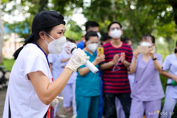 Giới nghệ sĩ với sứ mệnh lan tỏa tinh thần phòng, chống dịch: “Cờ Tổ quốc tung bay trong mỗi trái tim chúng tôi...” - Anh 2