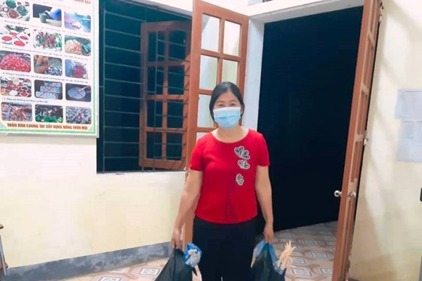 Những suất cơm ấm nghĩa tình tặng người dân ở các điểm cách ly - Anh 6