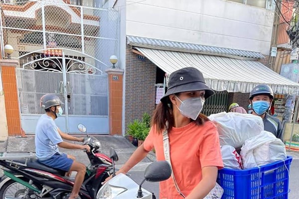 Khi nghệ sĩ thành ... Shipper - Anh 1