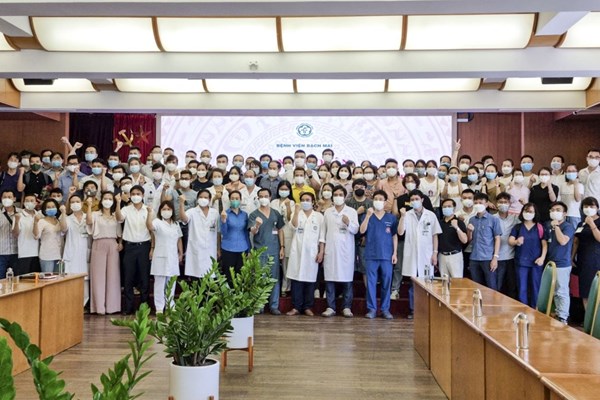 Đoàn bác sĩ bệnh viện Bạch Mai 