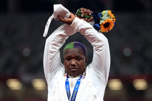 IOC yêu cầu Trung Quốc giải thích việc VĐV đeo huy hiệu nhà lãnh đạo Mao Trạch Đông - Anh 2