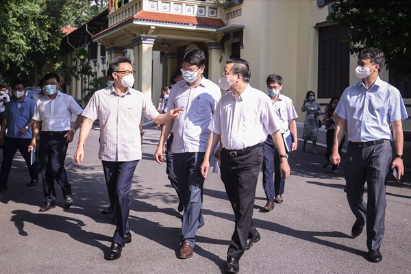Phó Thủ tướng yêu cầu Hà Nội hướng dẫn cho người dân tự lấy mẫu xét nghiệm - Anh 2