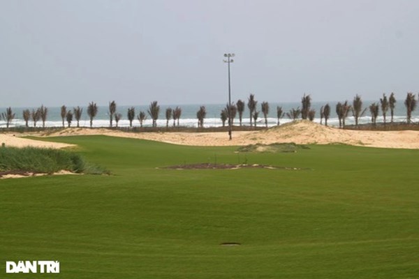 Bình Định: Giám đốc Sở Du lịch và cán bộ Cục Thuế tiếp xúc F0 khi đi chơi golf - Anh 1
