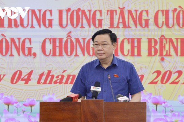 Chủ tịch Quốc hội: Hình ảnh y bác sĩ nơi tâm dịch điển hình cho 