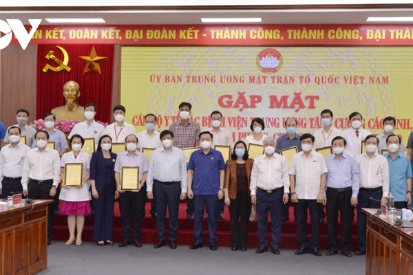 Chủ tịch Quốc hội: Hình ảnh y bác sĩ nơi tâm dịch điển hình cho 