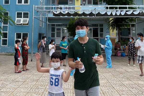 Chính thức khỏi Covid-19, gia đình diễn viên Minh Đức được về nhà - Anh 1