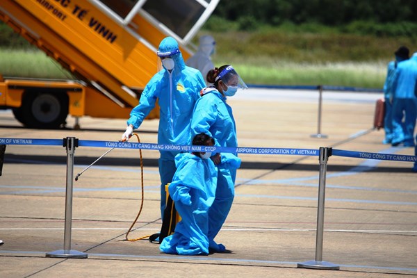 Chuyến bay “0 đồng” đầu tiên đón công dân từ miền Nam về tới Hà Tĩnh… - Anh 3