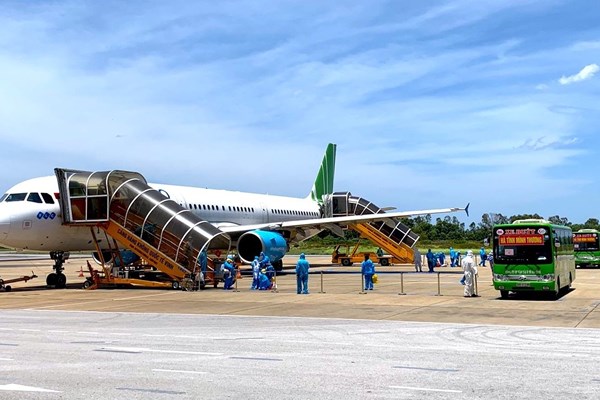 Chuyến bay “0 đồng” đầu tiên đón công dân từ miền Nam về tới Hà Tĩnh… - Anh 4