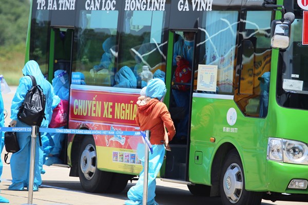 Chuyến bay “0 đồng” đầu tiên đón công dân từ miền Nam về tới Hà Tĩnh… - Anh 7