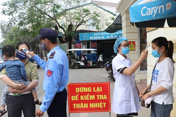 Bệnh viện đa khoa Hà Đông vẫn duy trì khám, chữa bệnh an toàn - Anh 1