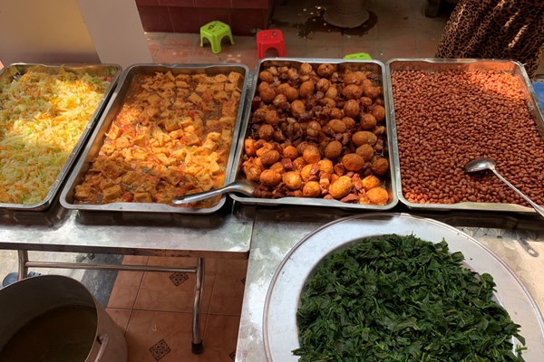 Hà Nội: Những suất cơm miễn phí ấm lòng mùa dịch - Anh 3