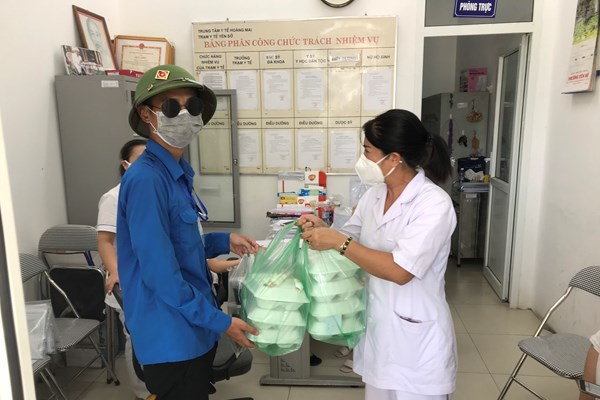 Hà Nội: Những suất cơm miễn phí ấm lòng mùa dịch - Anh 5