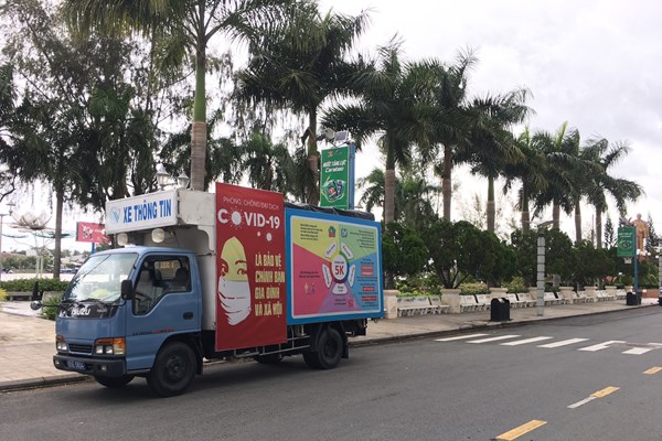 Tuyên truyền cổ động phòng, chống Covid-19: “Chia lửa” trên mọi nẻo đường - Anh 1